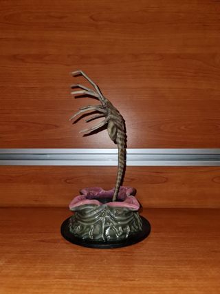 Alien Facehugger figurine