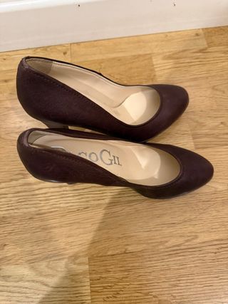 Tacones de piel marrón. Talla 38