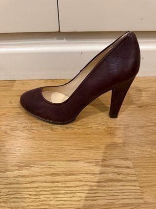 Tacones de piel marrón. Talla 38