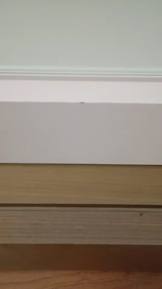 Habitación Matrimonio: Cama, Mesitas y Cómoda