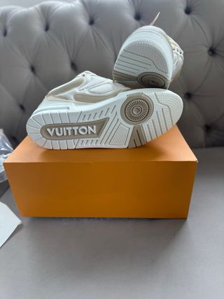 Sapatilhas Louis Vuitton Bege e Brancas