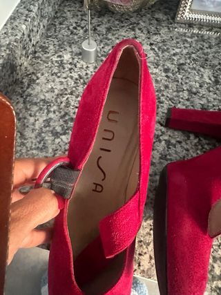 Zapatos Unisa rojos ante