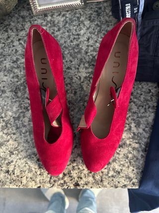 Zapatos Unisa rojos ante
