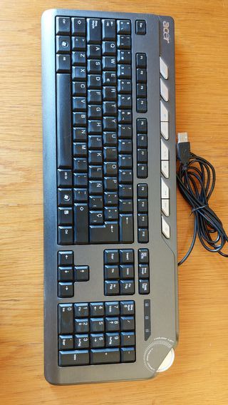 Monitor LG con Teclado y Altavoces