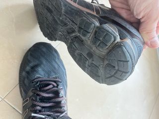 Zapatillas Asics Gel-Jadeite Negras y Rosas