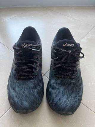 Zapatillas Asics Gel-Jadeite Negras y Rosas