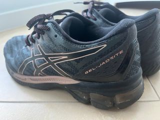 Zapatillas Asics Gel-Jadeite Negras y Rosas