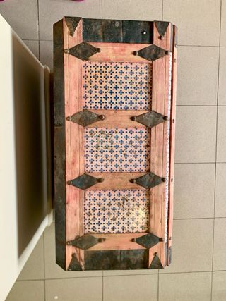Baúl antiguo con almacenaje y uso decorativo