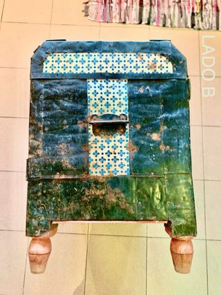 Baúl antiguo con almacenaje y uso decorativo