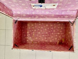 Baúl antiguo con almacenaje y uso decorativo