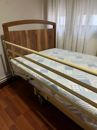 Cama geriátrica articulada con colchón