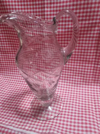 Jarra de cristal antigua grabada