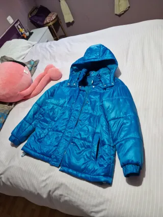 Chaqueta acolchada azul turquesa de Stradivarius