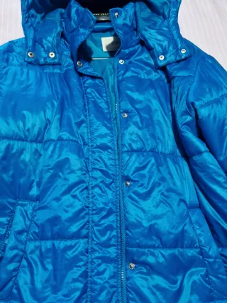 Chaqueta acolchada azul turquesa de Stradivarius