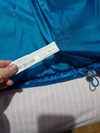 Chaqueta acolchada azul turquesa de Stradivarius