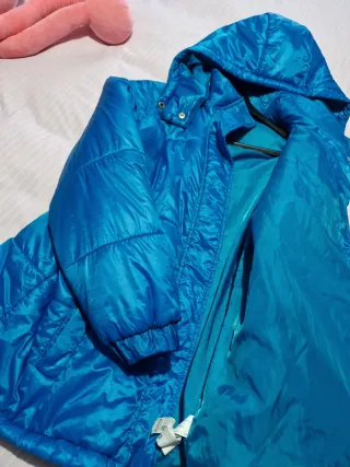 Chaqueta acolchada azul turquesa de Stradivarius