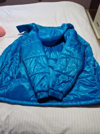 Chaqueta acolchada azul turquesa de Stradivarius