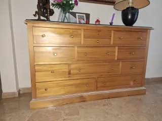 Comò in legno con top in marmo