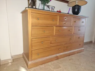 Comò in legno con top in marmo