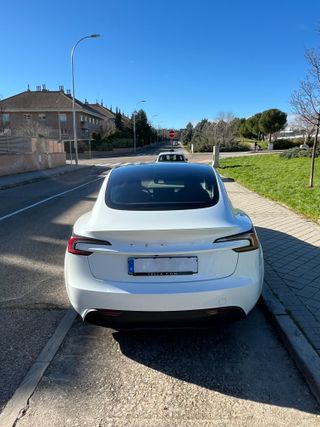 Tesla Model 3 2024
