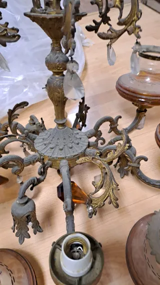 Lámpara de araña vintage dorada y transparente