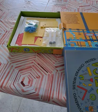 Gioco Scopri la robotica + kit educativo e libro