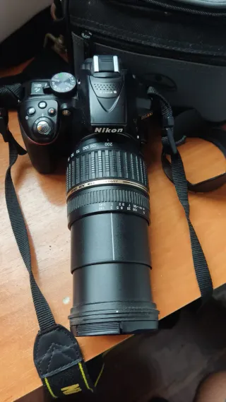 Cámara Nikon D5300 + Objetivo Tamron 18-200