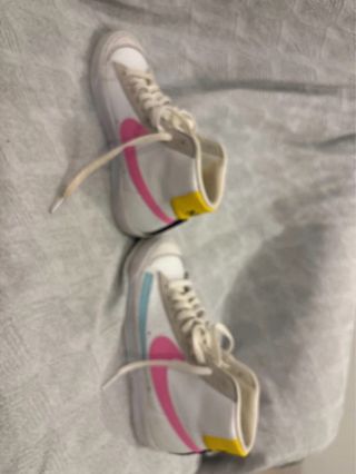 Nike Blazer Mid '77 Rosa y Amarillo