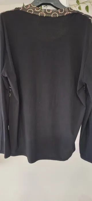 Blusa con estampado de cadenas