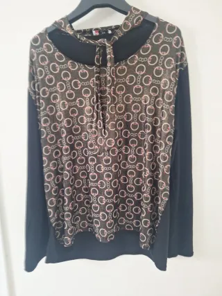 Blusa con estampado de cadenas