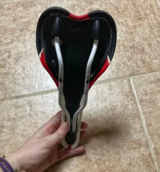 Sillín Selle Italia blanco y rojo