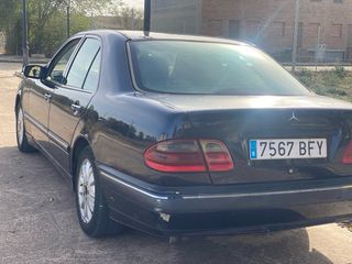 MERCEDES E320