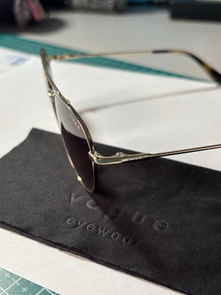 Gafas de sol Vogue doradas y marrones