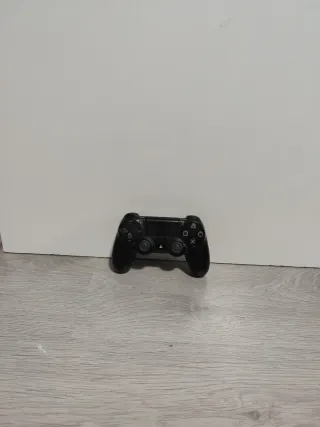 PS4 Negra + Mando + FIFA 17, 18, 19