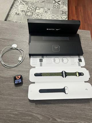 Apple Watch SE 44mm Cellular Nike