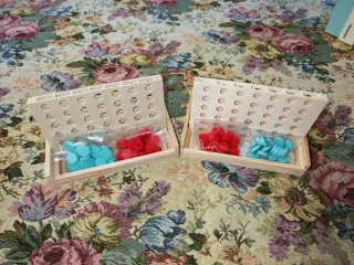 2 Giochi Bingo in Legno con Pedine Rosse e Blu