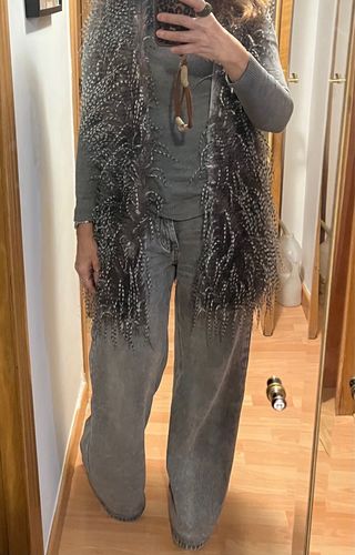 Chaleco largo plumas Red Queen Talla Única