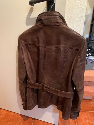 Chaqueta de piel marrón