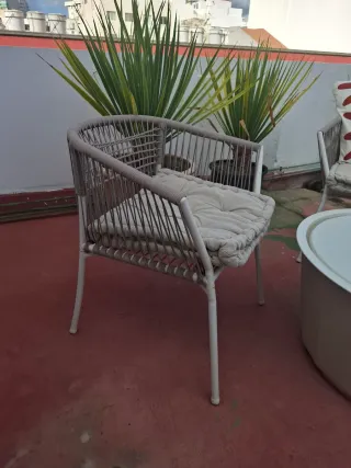 Conjunto mesa almacenaje y 2 sillas exterior