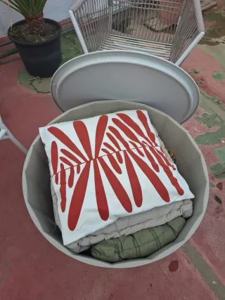 Conjunto mesa almacenaje y 2 sillas exterior