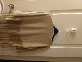 Camiseta beige con flecos Talla M