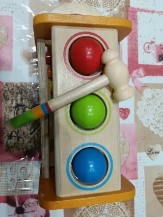 Gioco musicale in legno con martello e xilofono