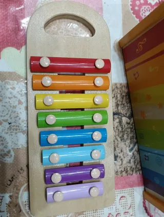 Gioco musicale in legno con martello e xilofono