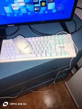 PS4 500GB + 4 Videojuegos + Teclado y Ratón+CABLES