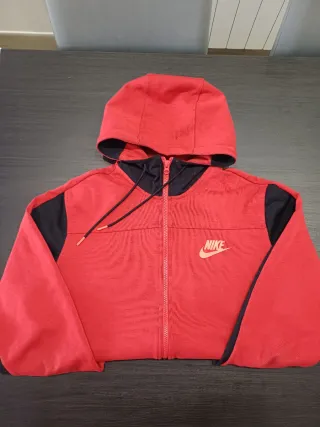 Sudadera Nike Club Roja y Negra
