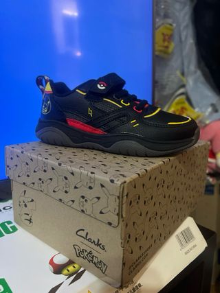 Zapatillas Clarks Pokémon Negro Rojo Niño