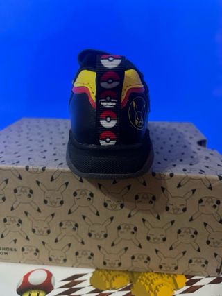 Zapatillas Clarks Pokémon Negro Rojo Niño