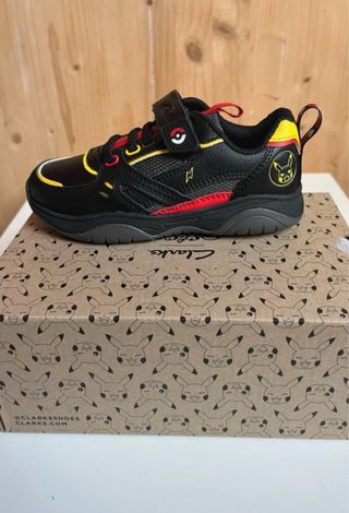 Zapatillas Clarks Pokémon Negro Rojo Niño