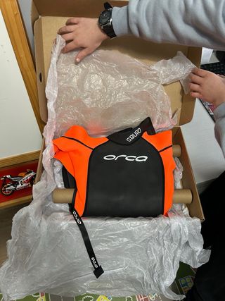 Traje de neopreno Orca naranja y negro