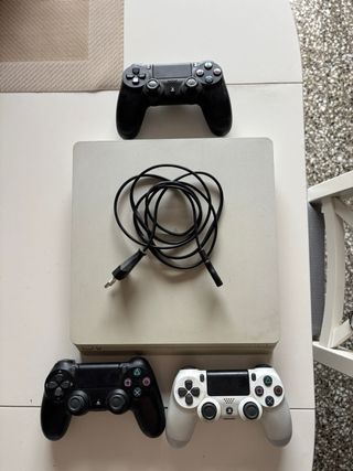PS4 (PlayStation 4) con 2 mandos